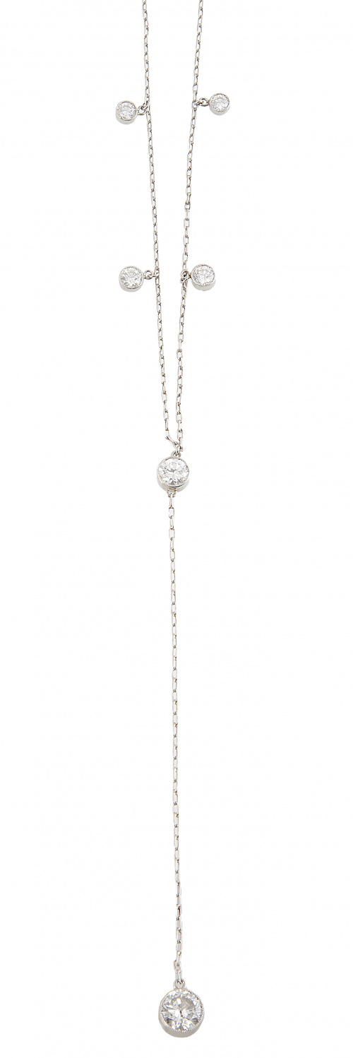 Collar con seis chatones de brillantes y fina cadena