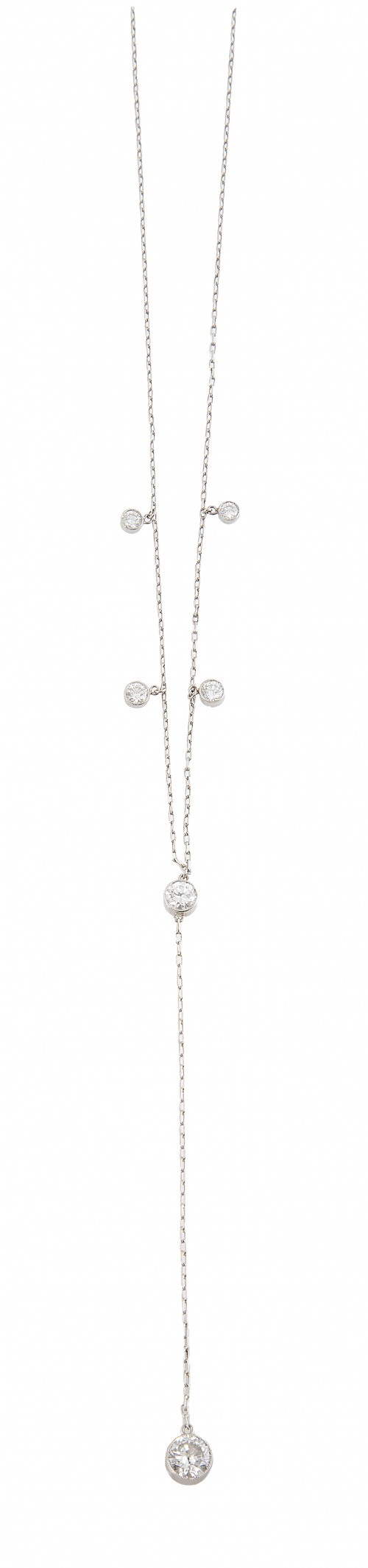 Collar con seis chatones de brillantes y fina cadena