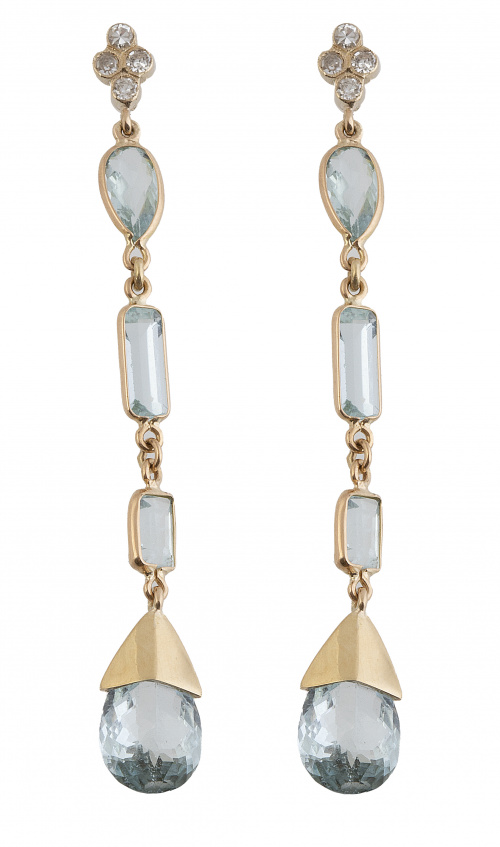 Pendientes largos de aguamarinas de diferentes tallas, enca