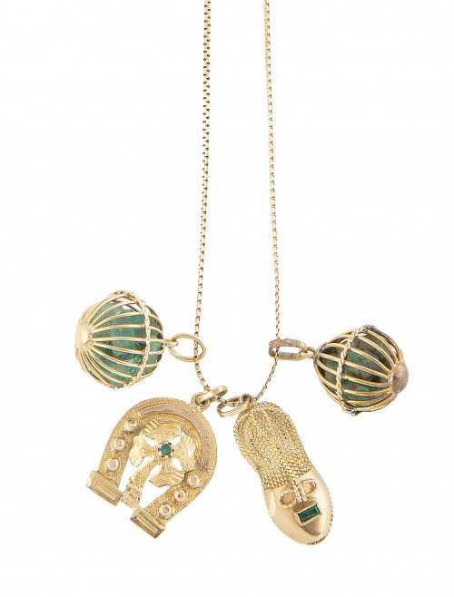 Cadena con cuatro charms colgantes, dos jaulas esféricas co