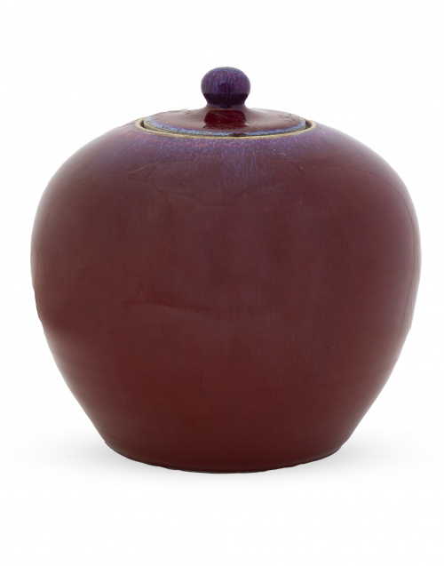 Tibor con tapa de porcelana "sangre de toro".China, S. XX.