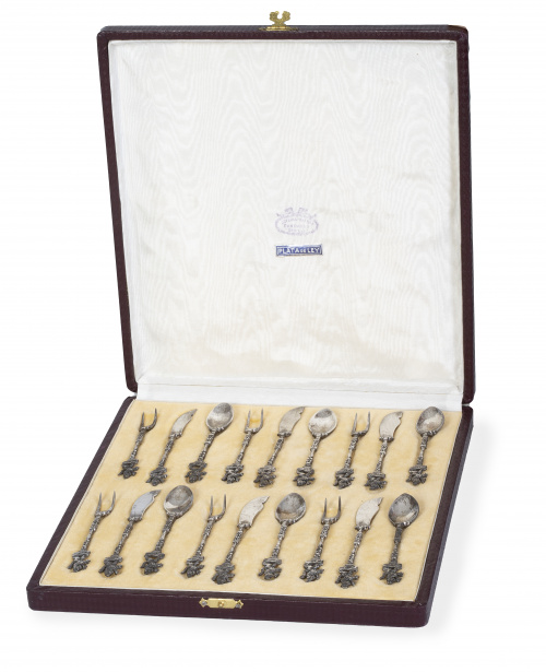 Caja de cubiertos de plata ley 915 para aperitivo.Joyería
