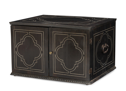 Escritorio de madera de ébano, hueso, carey y marquetería d