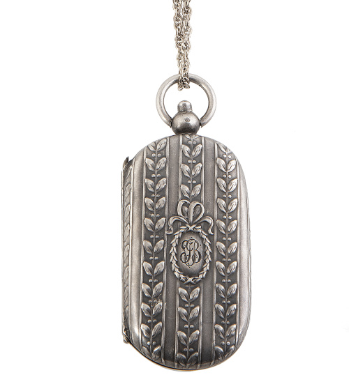 Monedero colgante en plata de pp. S. XX con decoración garb