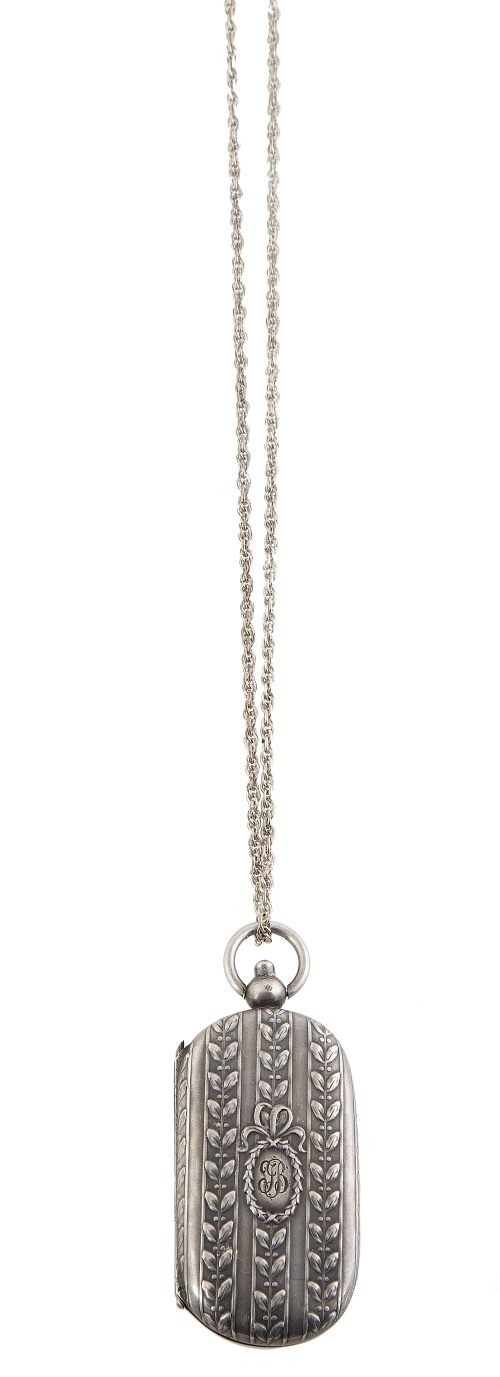 Monedero colgante en plata de pp. S. XX con decoración garb