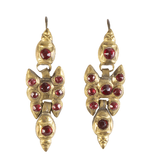 Pendientes largos populares S. XVIII- XIX en metal dorado c