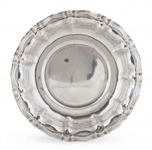 Centro circular de plata. Con marcas.Joyería Santa Cruz, 