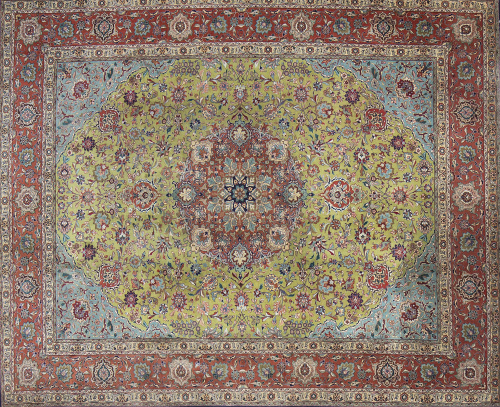 Alfombra en lana de campo azul, verde y rojo.Persia, S. X