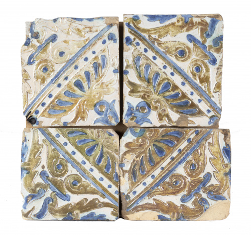 Conjunto de cuatro azulejos de cerámica esmaltada con la té