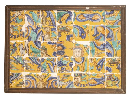 Panel renacentista de treinta y cinco azulejos de cerámica 