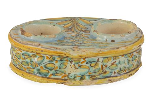 Especiero de cerámica esmaltada con decoración vegetal.Ta