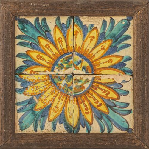 Panel de cuatro azulejos de cerámica esmaltada decorada con