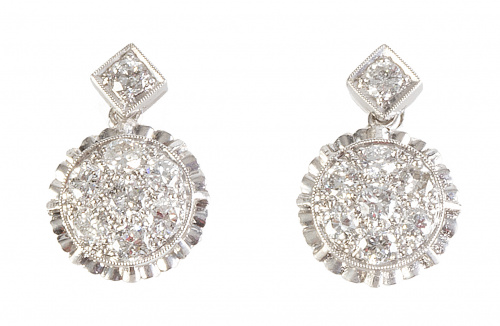 Pendientes rosetones brillantes que penden de brillante en 