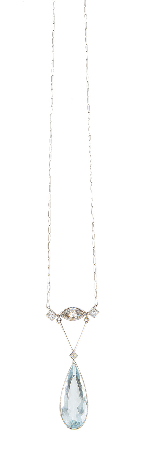 Pendentif estilo Belle Epoque con perilla de aguamarina que