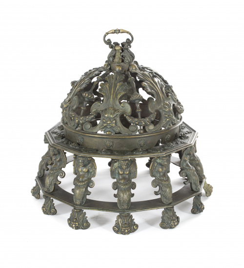 Brasero de bronce con decoración de estilo renacentista, ta