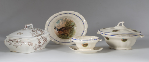 Sopera de loza con decoración estampada de flores de estilo