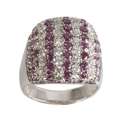 Sortija bombée con pavé de brillantes y turmalinas rosas en