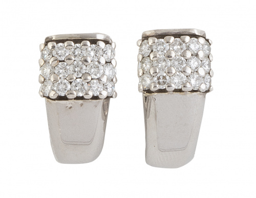 Pendientes en oro blanco y brillantes con diseño de banda c