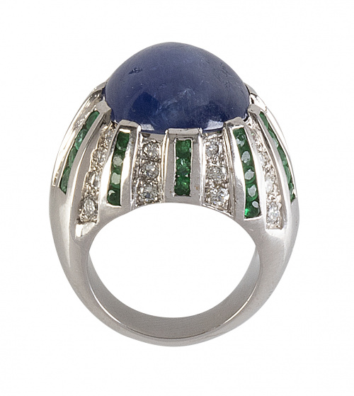 Sortija bombée con gran zafiro oval central de 17,60 ct, ro