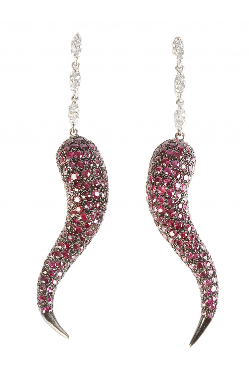 Originales pendientes largos con diseño de cuerno de la for