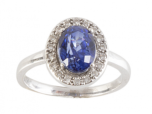 Sortija con zafiro oval de 1,70 ct, orlado de brillantes
