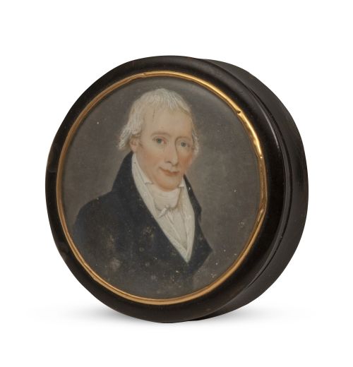 Cajita con miniatura de caballero en la tapa.S. XIX.