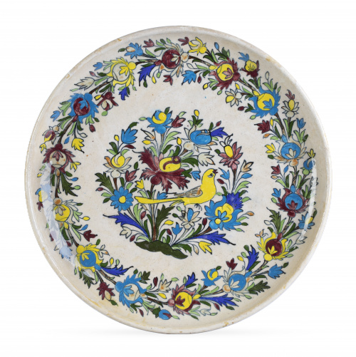 Plato de cerámica esmaltada con pajarito y decoración flora