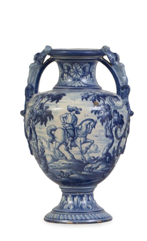 Jarro de cerámica esmaltada con asas en azul y blanco con p