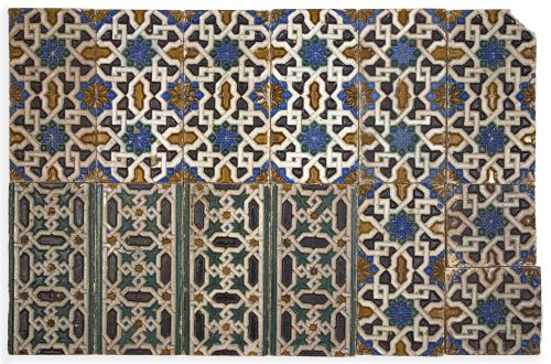 Lote de doce azulejos de arista de cerámica esmaltada, deco