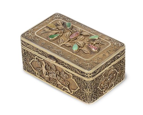 Caja de plata vermeille con aplicaciones y piedras en cabuj