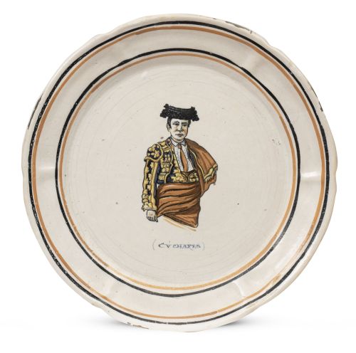 Plato de cerámica esmaltada  en azul y ocre con torero y le