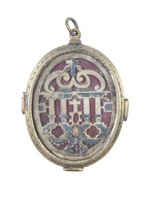 Relicario de dos vitrales con papel recortado y policromado