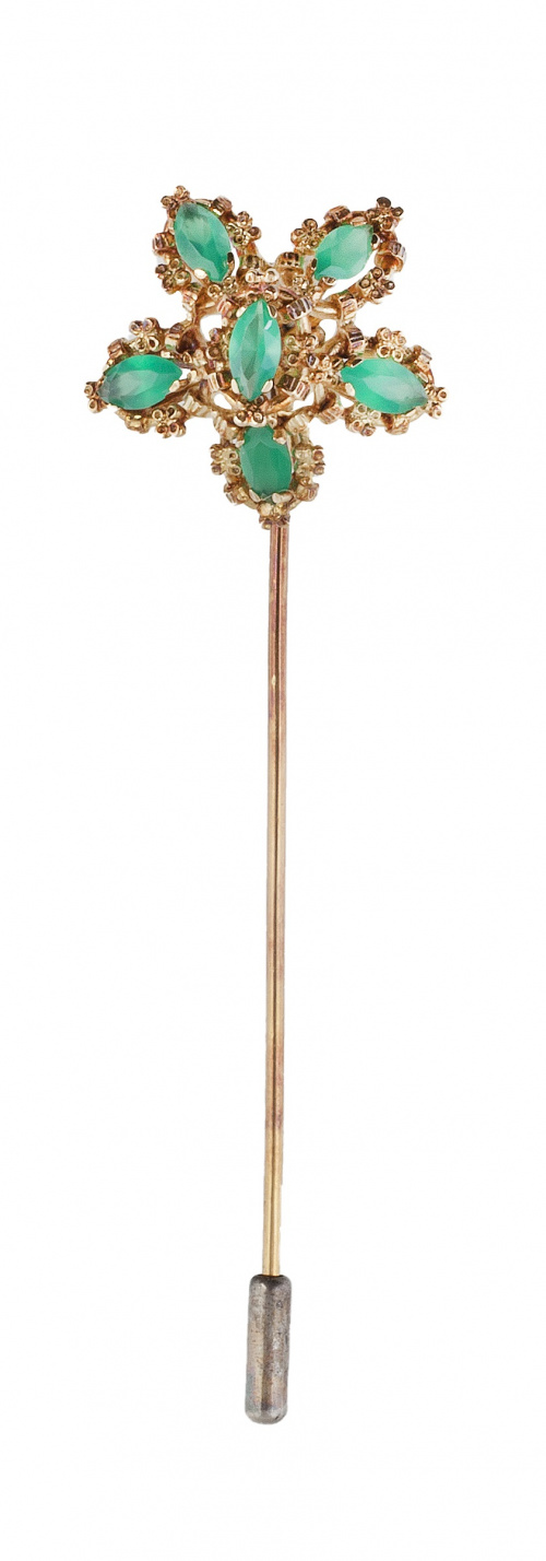 Broche alfiler S. XIX con diseño de flor de crisoprasas tal