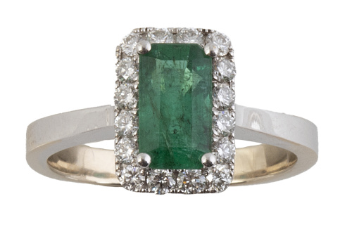 Sortija con esmeralda talla esmeralda orlada de brillantes