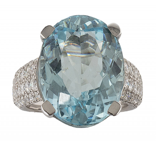 Sortija de aguamarina de talla oval de 15,88 ct, con pavé 