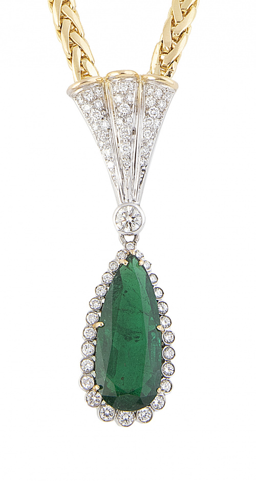 Collar con esmeralda talla perilla de 12,25 ct orlada de ch
