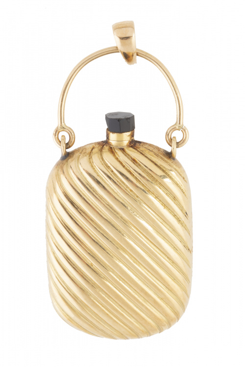 Botellita esenciero años 40 en oro con decoración gallonada