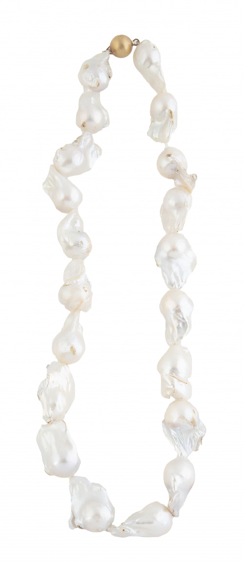 Collar de un hilo de grandes perlas barrocas