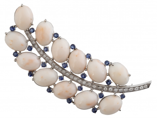 Gran broche con diseño de rama arqueada de brillantes, zafi