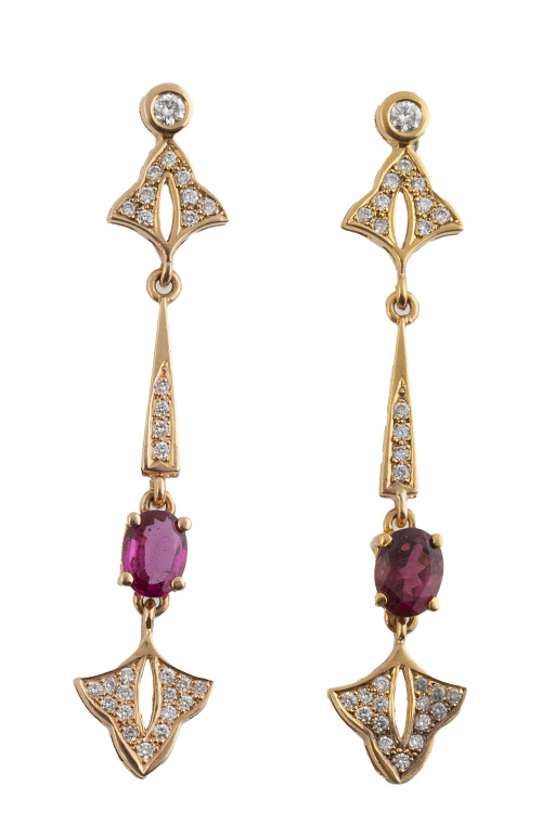 Pendientes largos de brillantes y turmalinas rosas, en esti