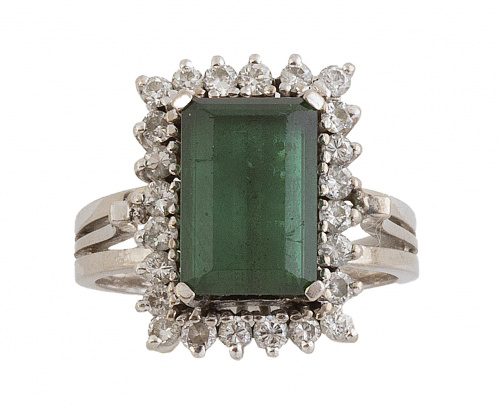 Sortija con turmalina de talla rectangular orlada de brilla