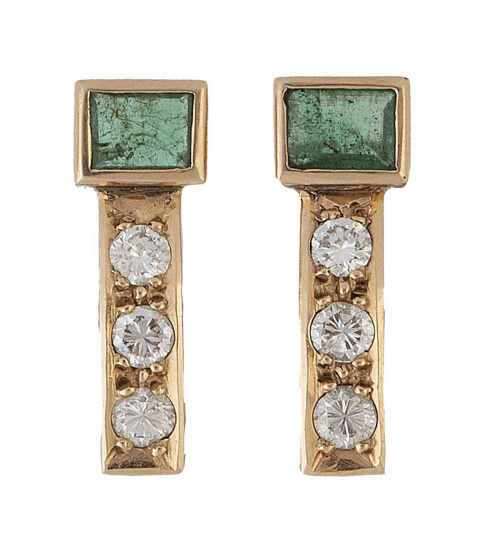 Pendientes con diseño de banda de brillantes con esmeralda 