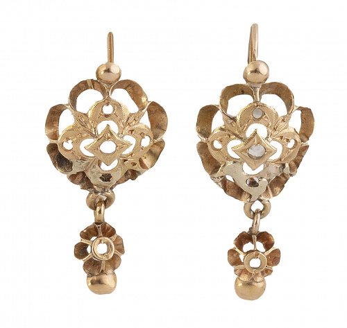 Pendientes populares calados de pp S XX con zafiros blancos