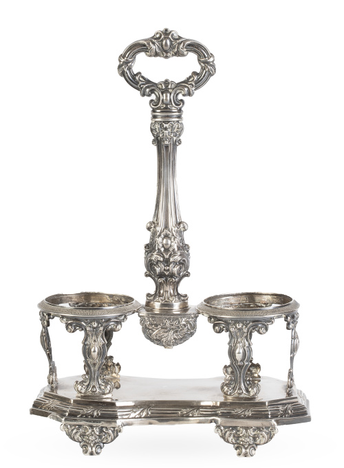 Recado de vinagreras de plata.Con punzones del platero Ca