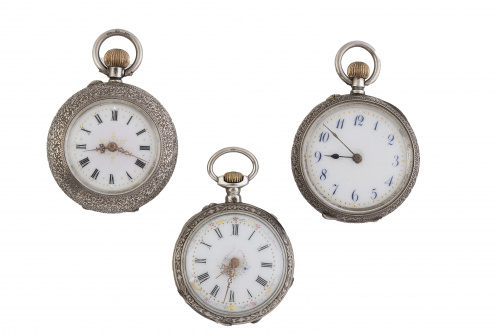 Lote de tres relojes de bolsillo de plata de pp. S. XX