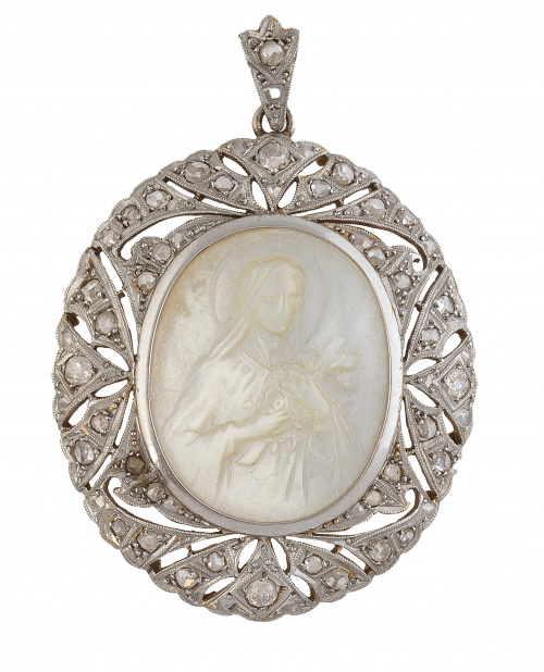Medalla colgante Art Decó con Virgen tallada en nácar, en m