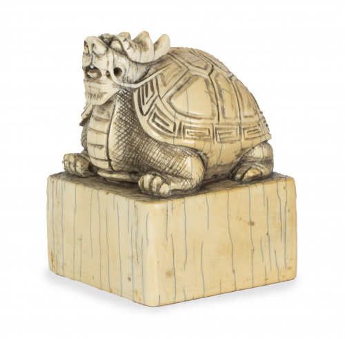 Sello de marfil tallado con animal fantástico.China, ff. 