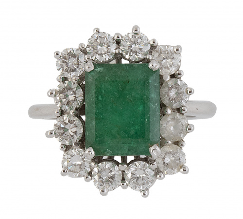 Sortija de esmeralda talla esmeralda orlado de brillantes e
