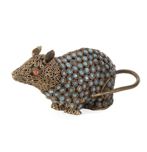 Armadillo de bronce dorado, filigrana y esmalte azul y rojo