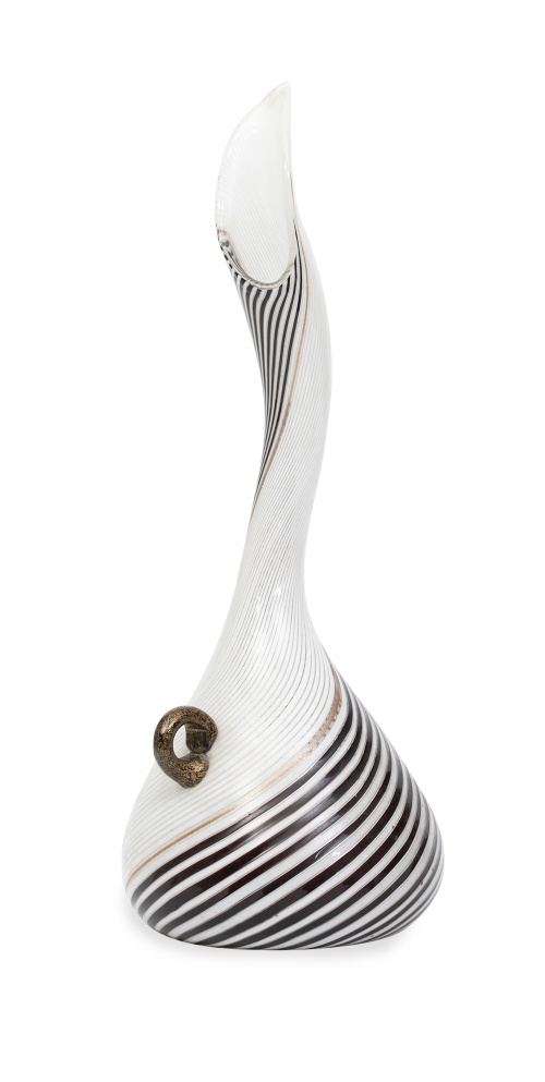 Jarrón de cristal en filigrana negra, blanca y dorada con c